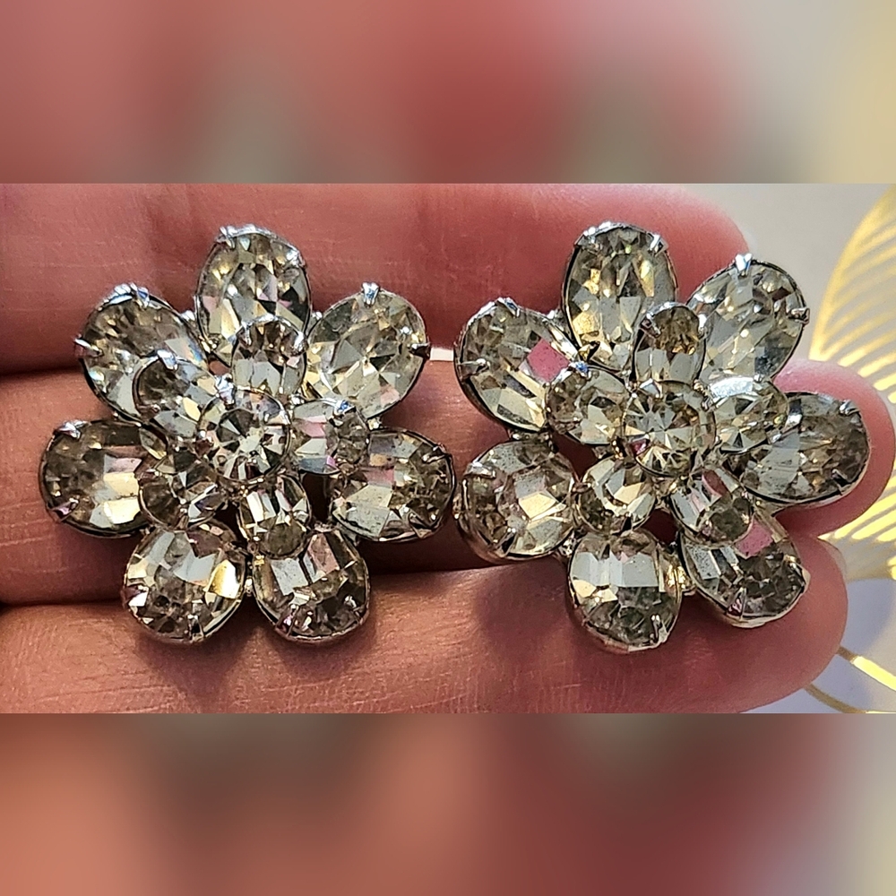 Vintage Weiss Large Rhinestone Clip On Earrings - Picture 4 of 8
